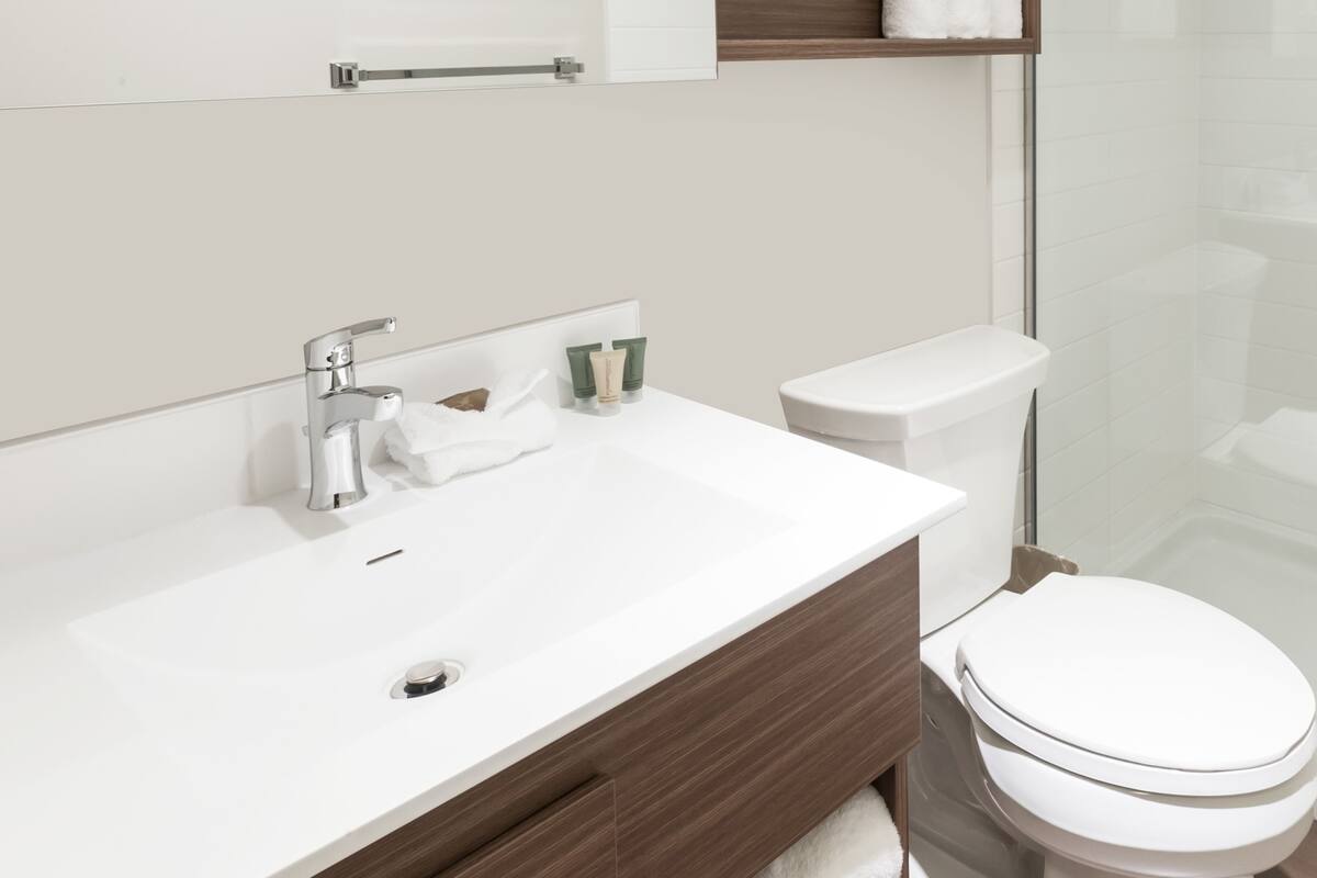 room, 2 queen beds, non smoking | bathroom | free toiletries, hair dryer, towels