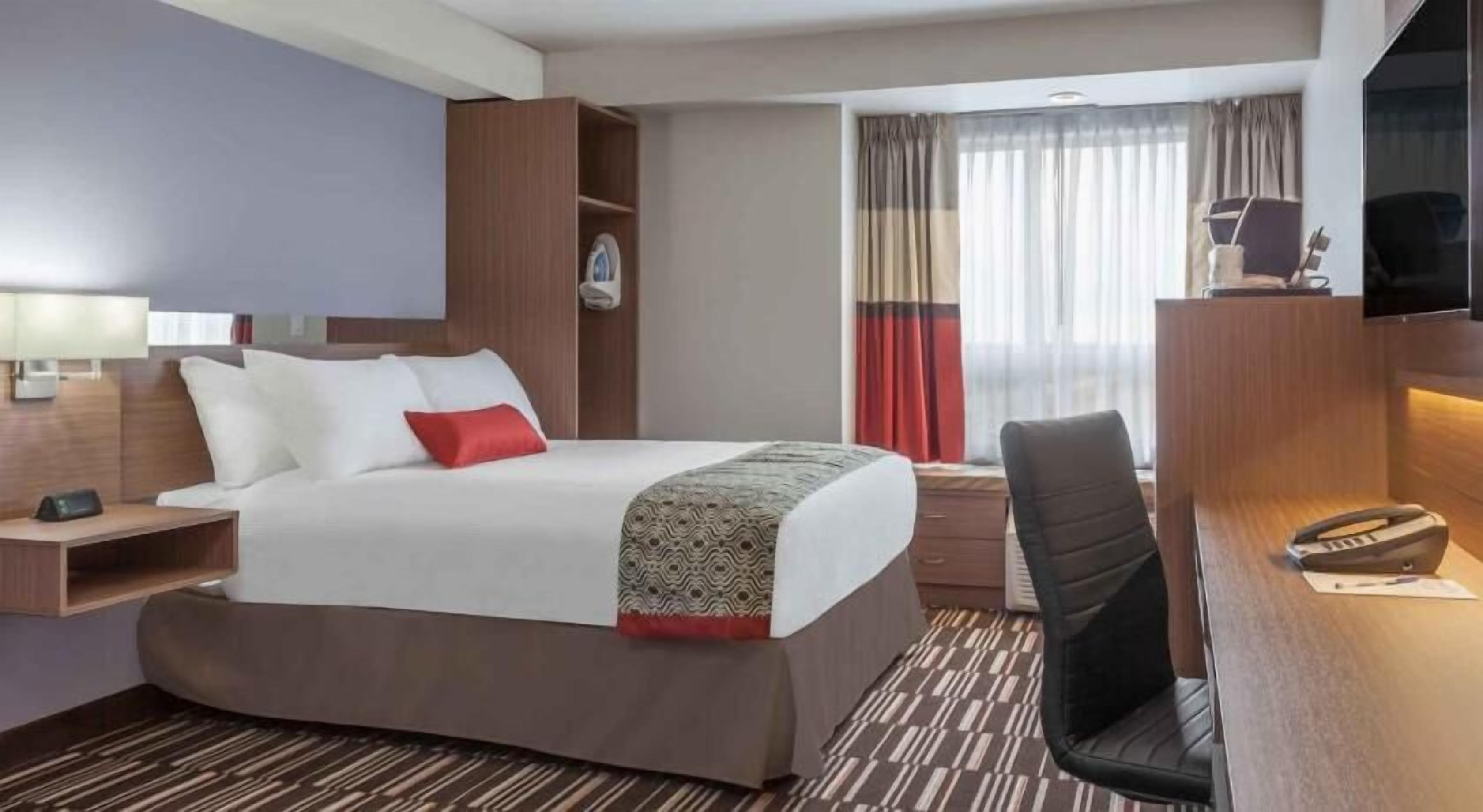 Bureau, rideaux occultants, fer et planche à repasser, Wi-Fi gratuit