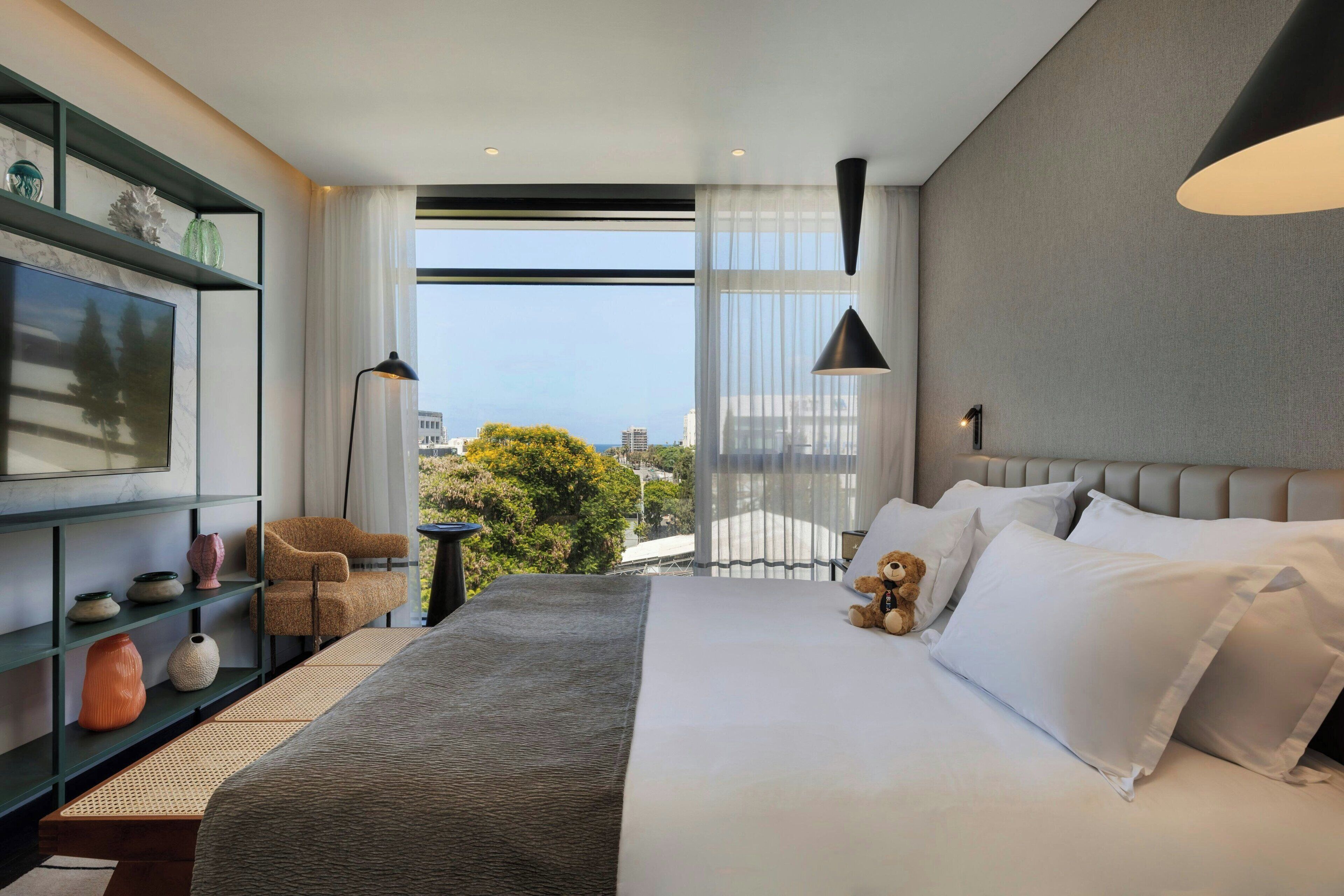 Suite, 1 Queen Bed | In-room safe, desk, free cribs/infant beds, free WiFi