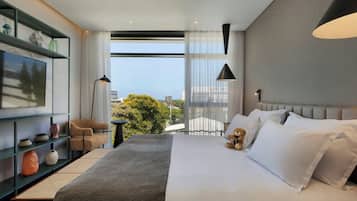 Suite, 1 Queen Bed | In-room safe, desk, free cots/infant beds, free WiFi