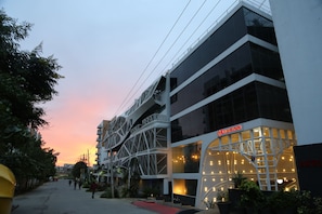 Exterior detail - Days Inn & Suites by Wyndham Bengaluru Whitefield (Bengaluru)