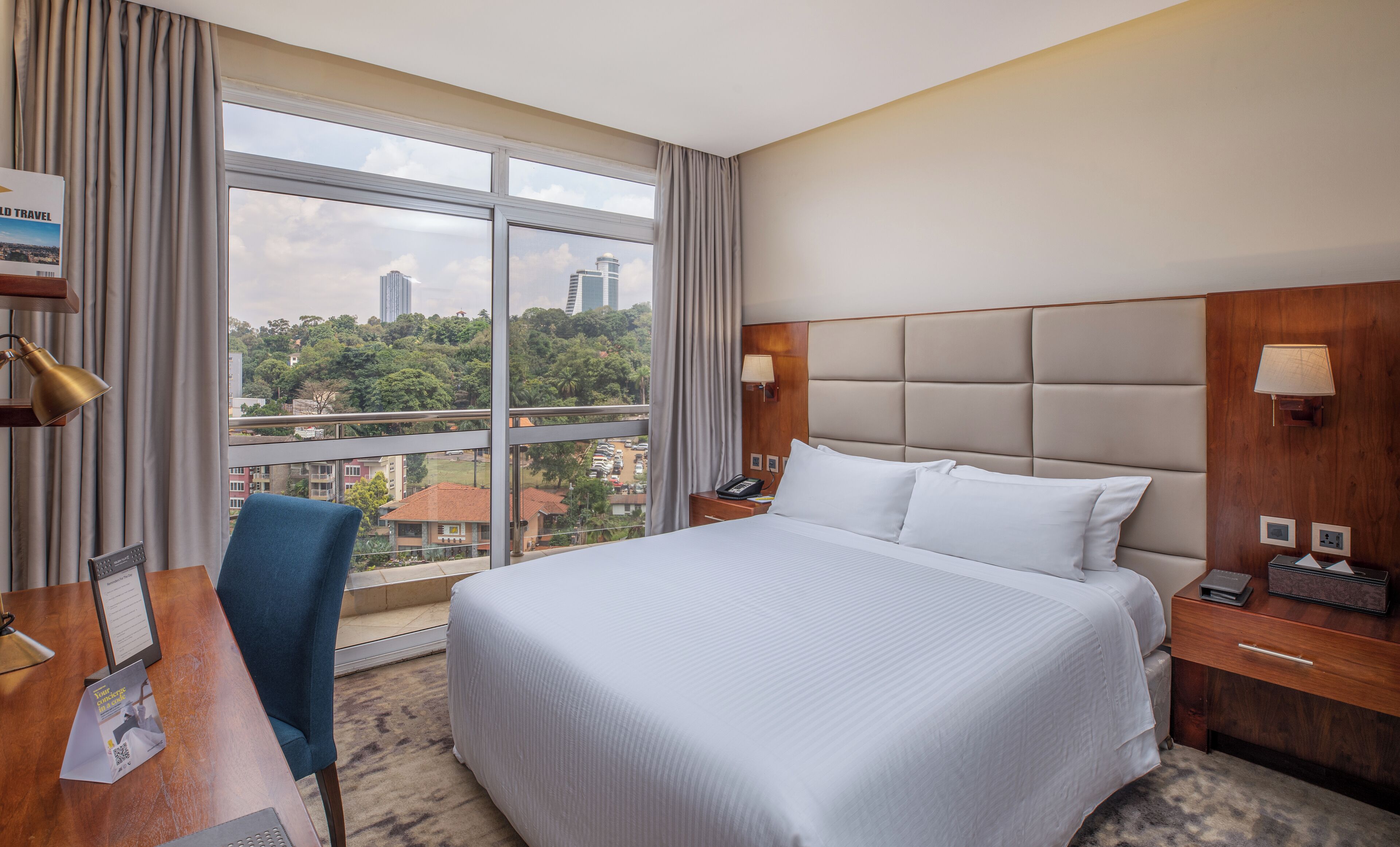 Deluxe Room, 1 Queen Bed, Balcony | Egyptian cotton sheets, premium bedding, pillowtop beds, minibar