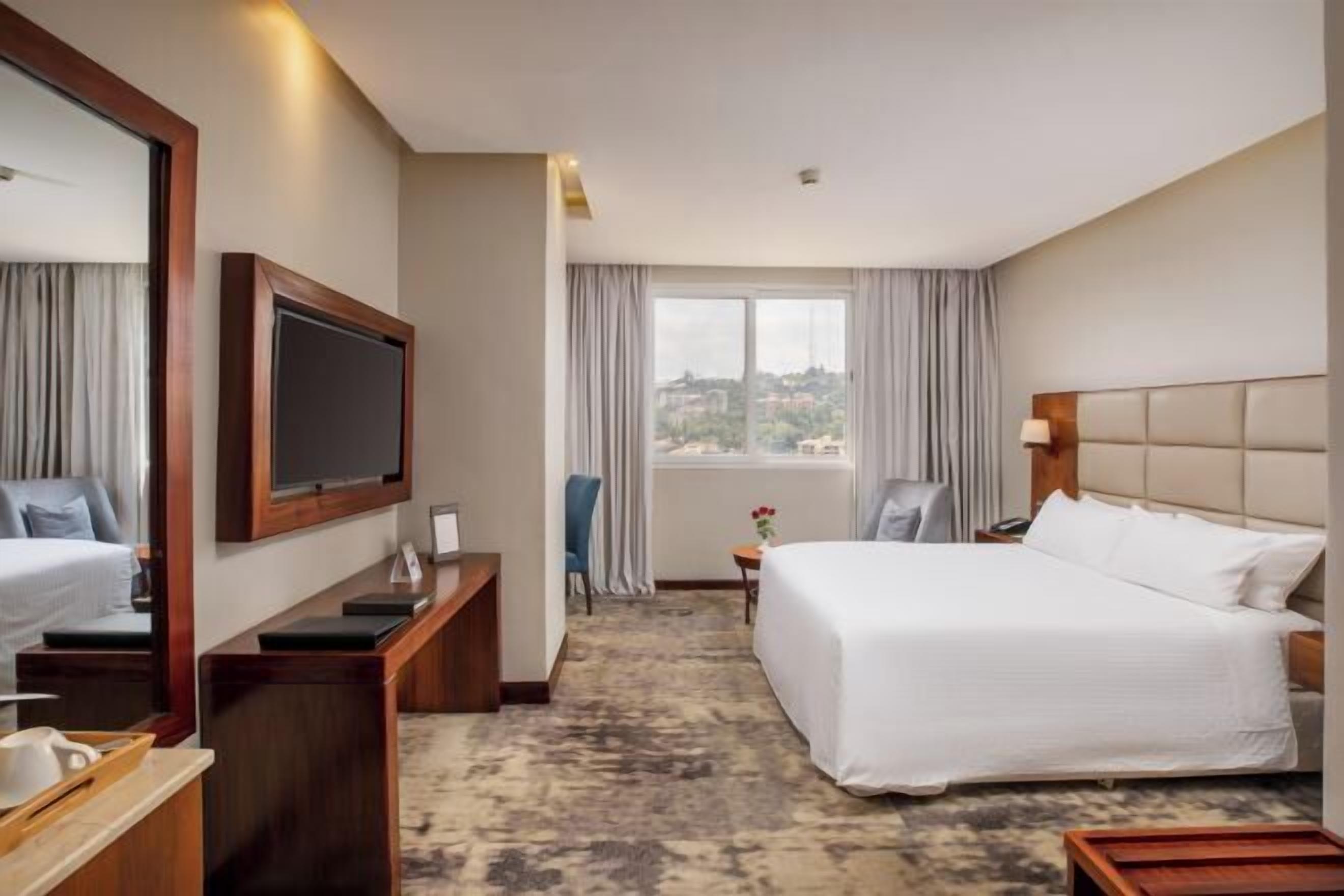 Egyptian cotton sheets, premium bedding, pillowtop beds, minibar