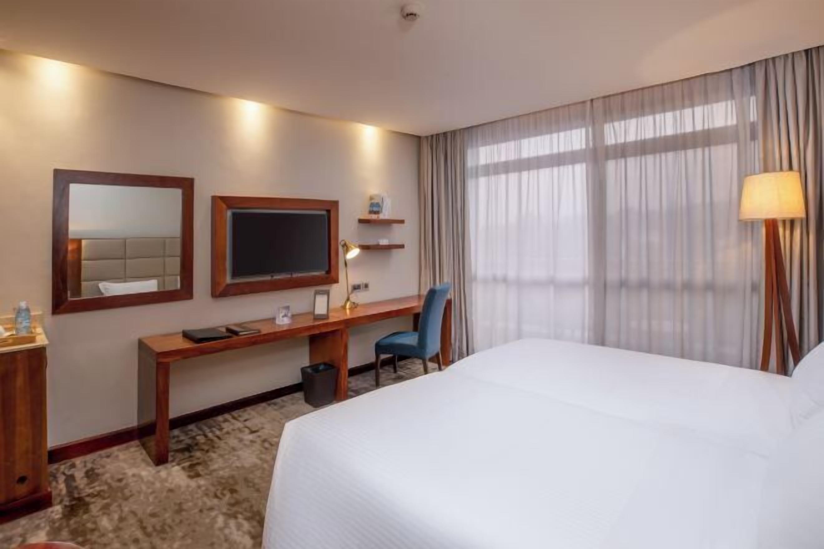 Egyptian cotton sheets, premium bedding, pillowtop beds, minibar