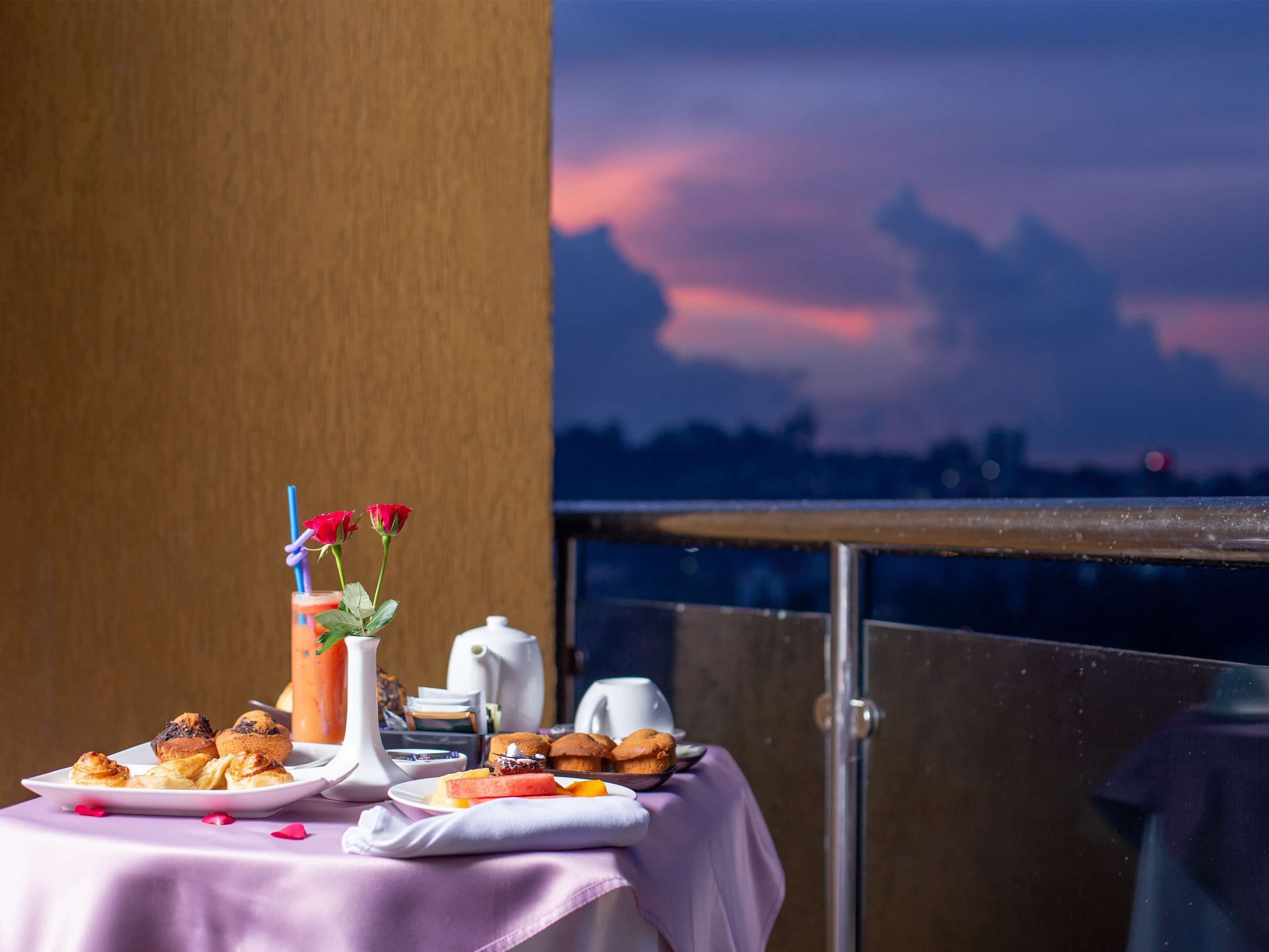 스위트, 킹사이즈침대 1개, 발코니 | 이집트산 면 시트, 고급 침구, 필로우탑 침대, 미니바