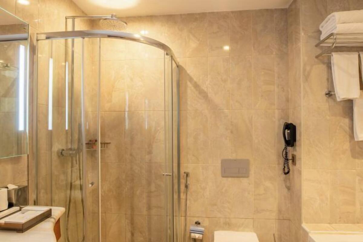 Artículos de tocador ecológicos, secador de pelo, batas, pantuflas