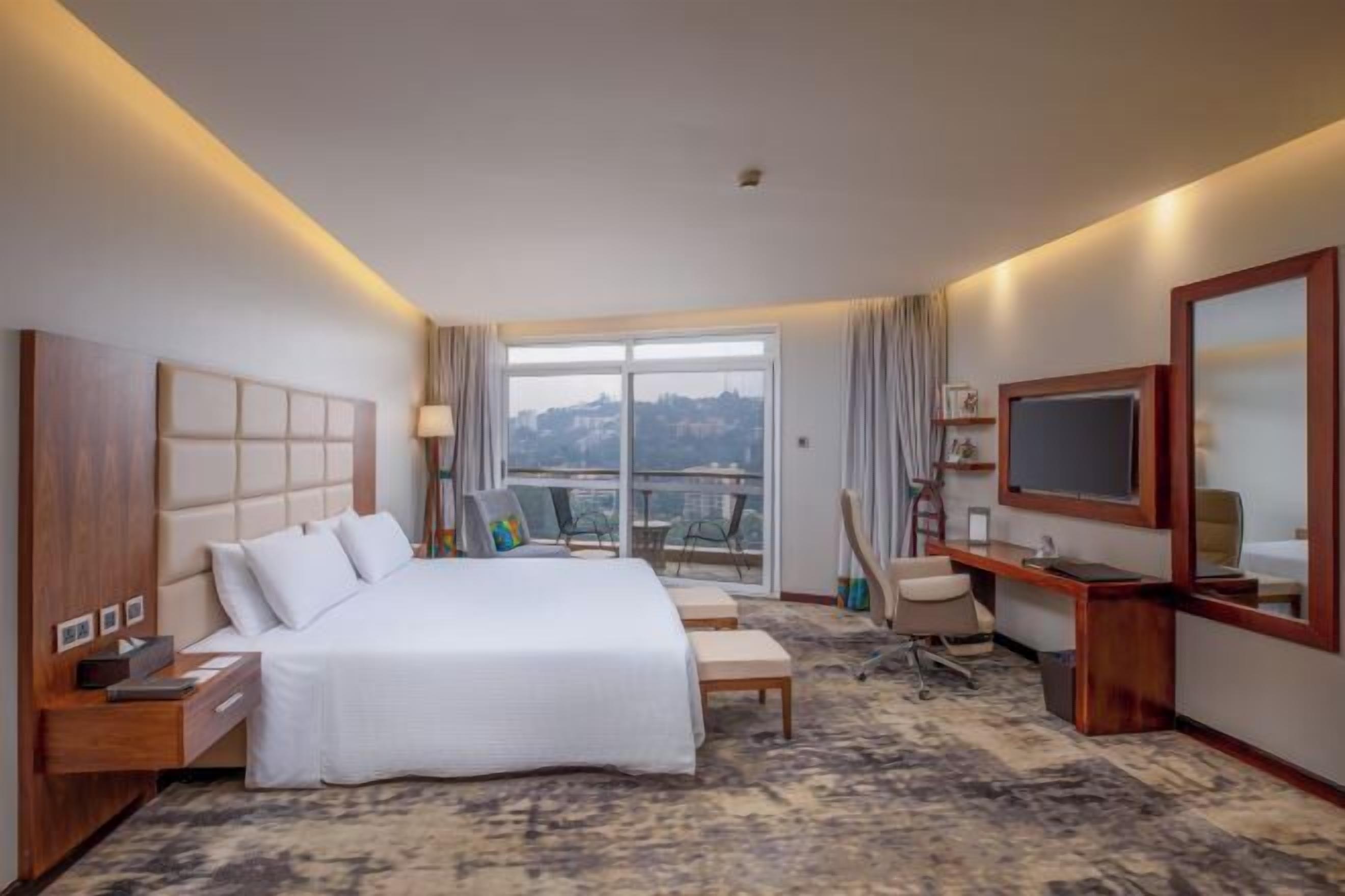 Egyptian cotton sheets, premium bedding, pillowtop beds, minibar