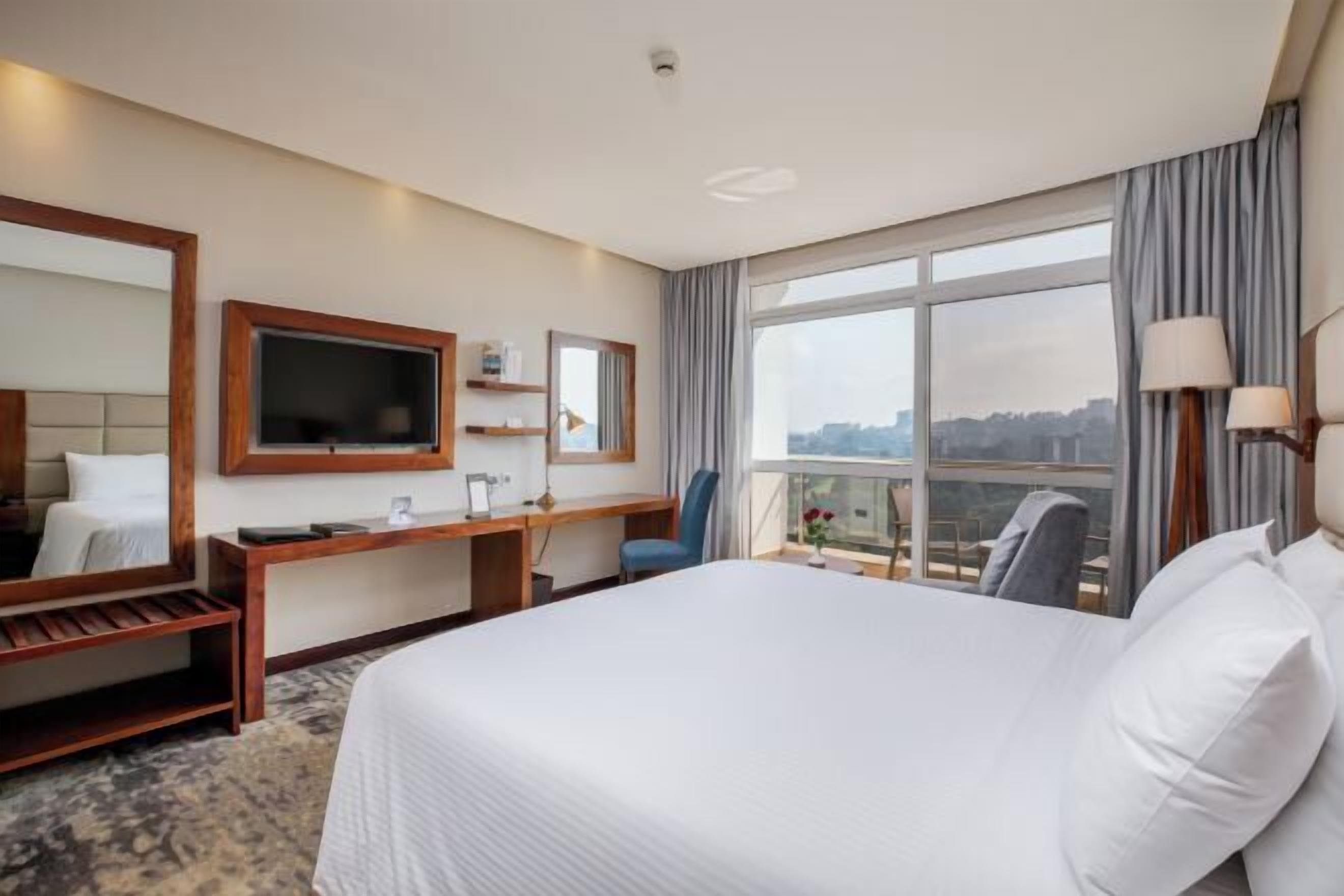 Egyptian cotton sheets, premium bedding, pillowtop beds, minibar