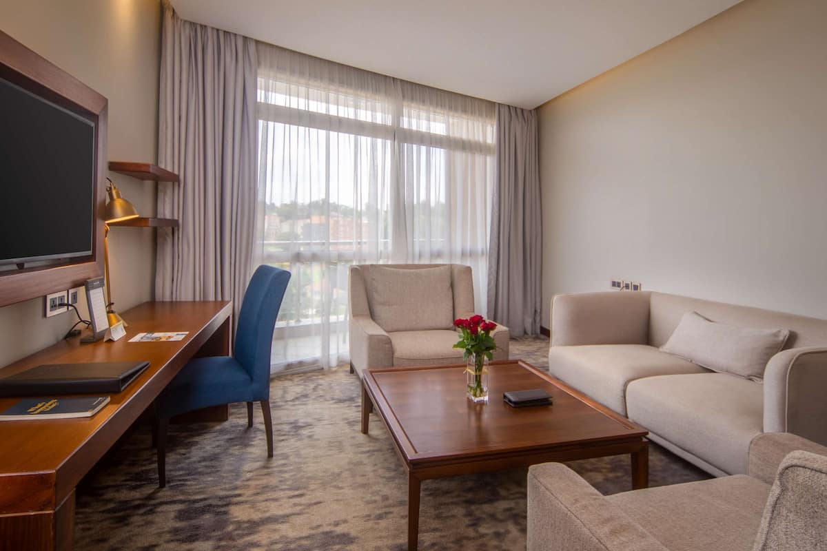 suite, 1 king bed, balcony | egyptian cotton sheets, premium bedding, pillow-top beds, minibar