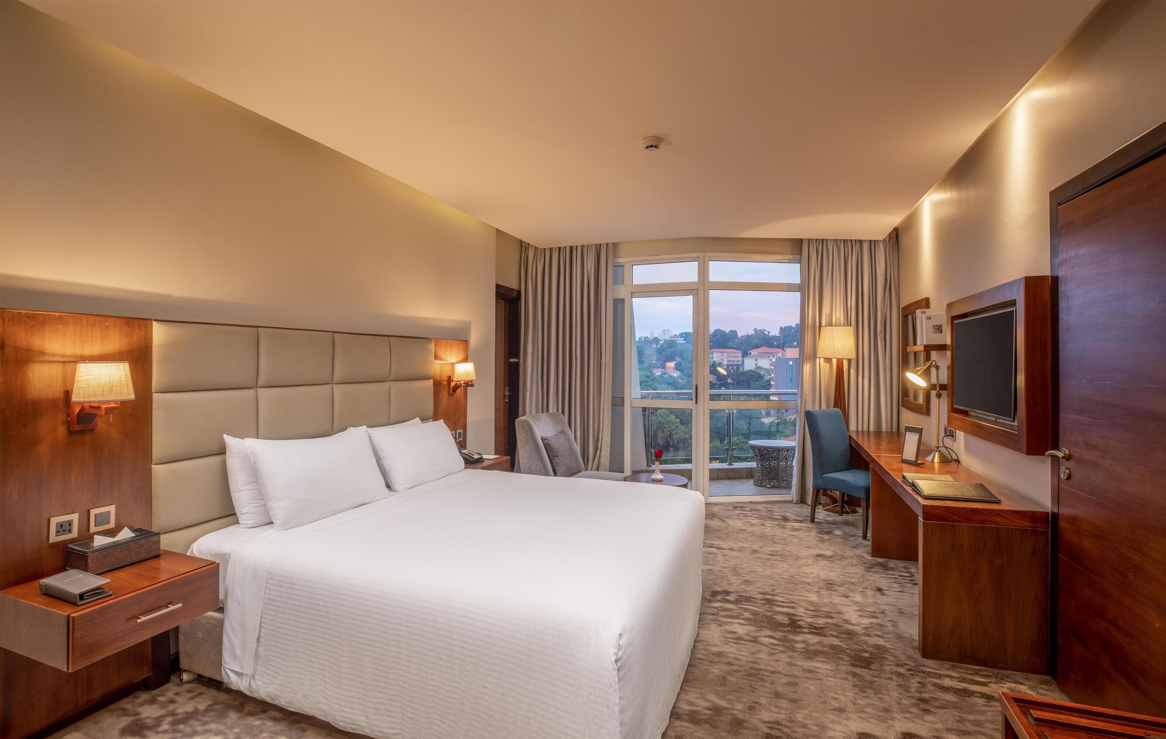 Egyptian cotton sheets, premium bedding, pillowtop beds, minibar