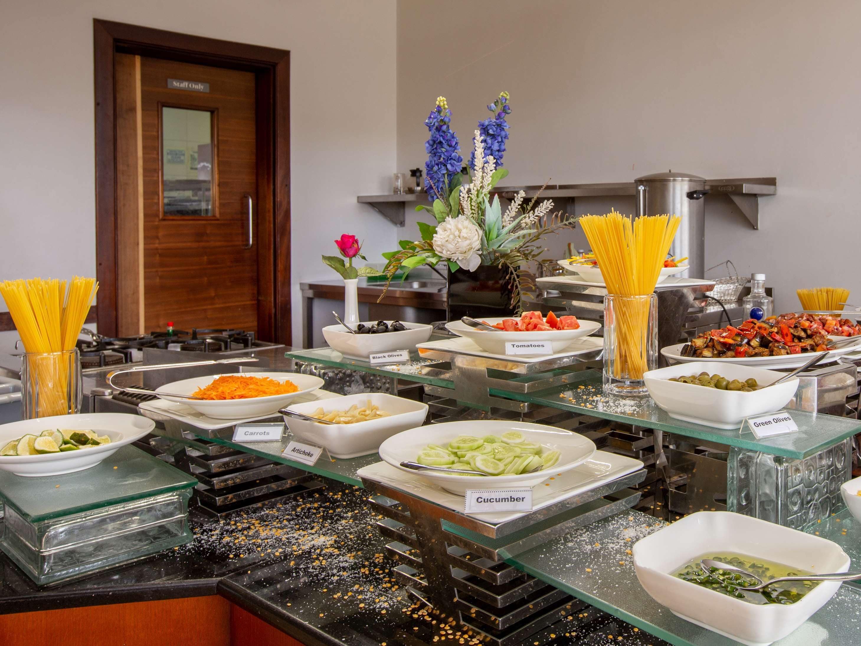 Petit déjeuner buffet (20 USD par personne)