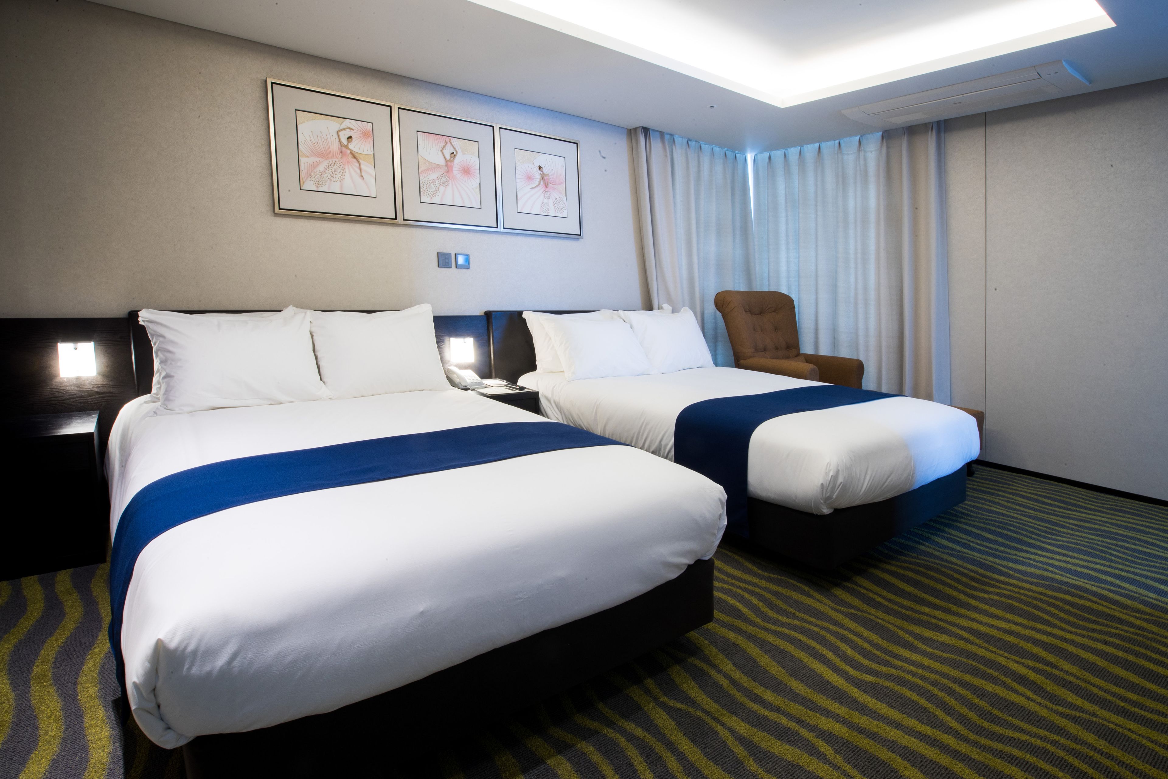 premium bedding, in-room safe, individually decorated