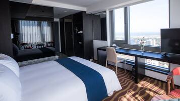 Premium bedding, in-room safe, soundproofing, bed sheets
