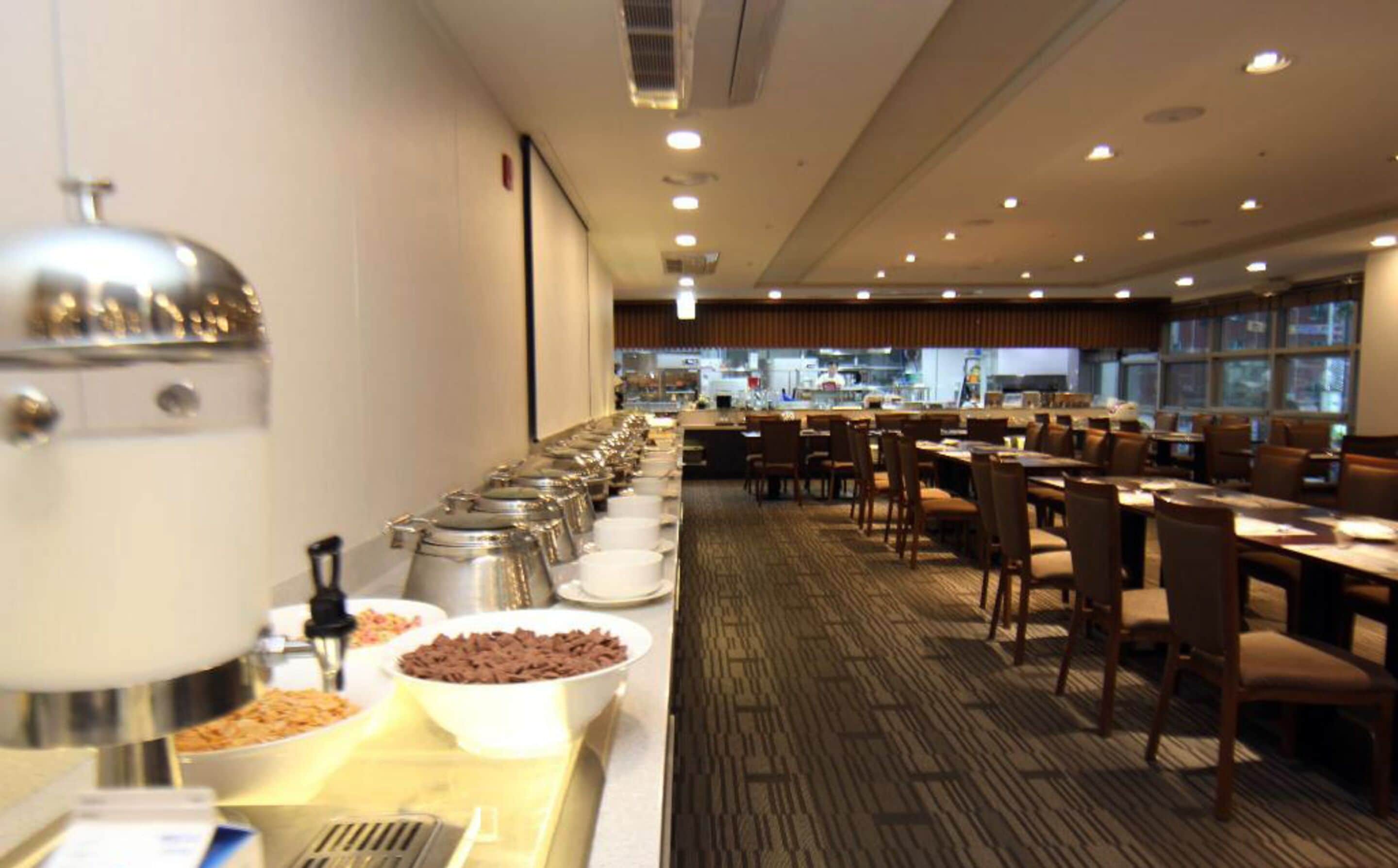 daily buffet breakfast (krw 17500 per person)