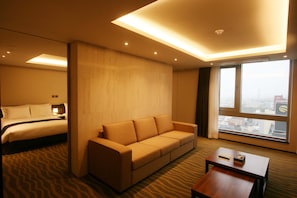 Suite | Premium bedding, in-room safe, individually decorated - Gloucester Hotel Jeju (Jeju City)