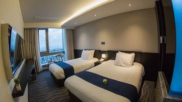 Premium bedding, in-room safe, soundproofing, bed sheets