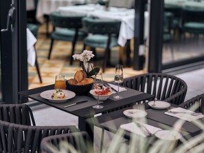 4 restaurants, Italian cuisine