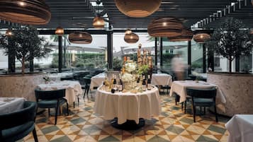 4 restaurants, Italian cuisine