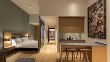 Business-Suite, Balkon | Hochwertige Bettwaren, Minibar, Zimmersafe, Schreibtisch