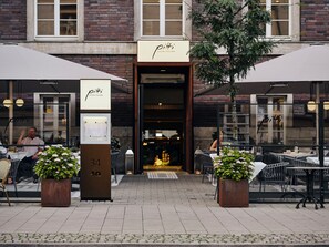 4 restaurants, Italian cuisine