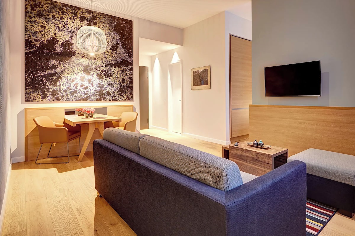 Studio suite | Luxe beddengoed, een minibar, een kluis op de kamer, een bureau