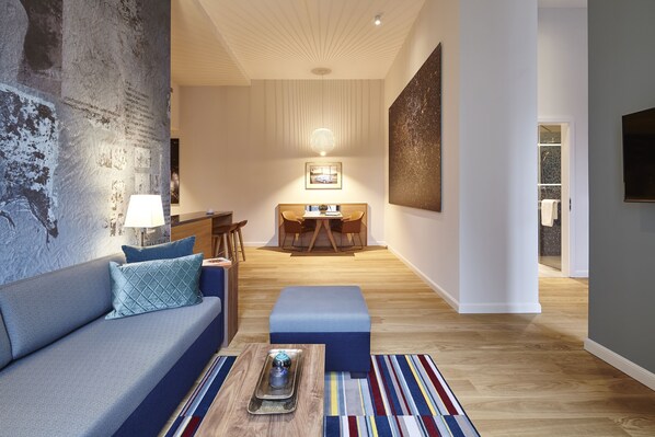 Estúdio, 1 cama King e sofá-cama | Área de estar | Smart TV, filmes pagos