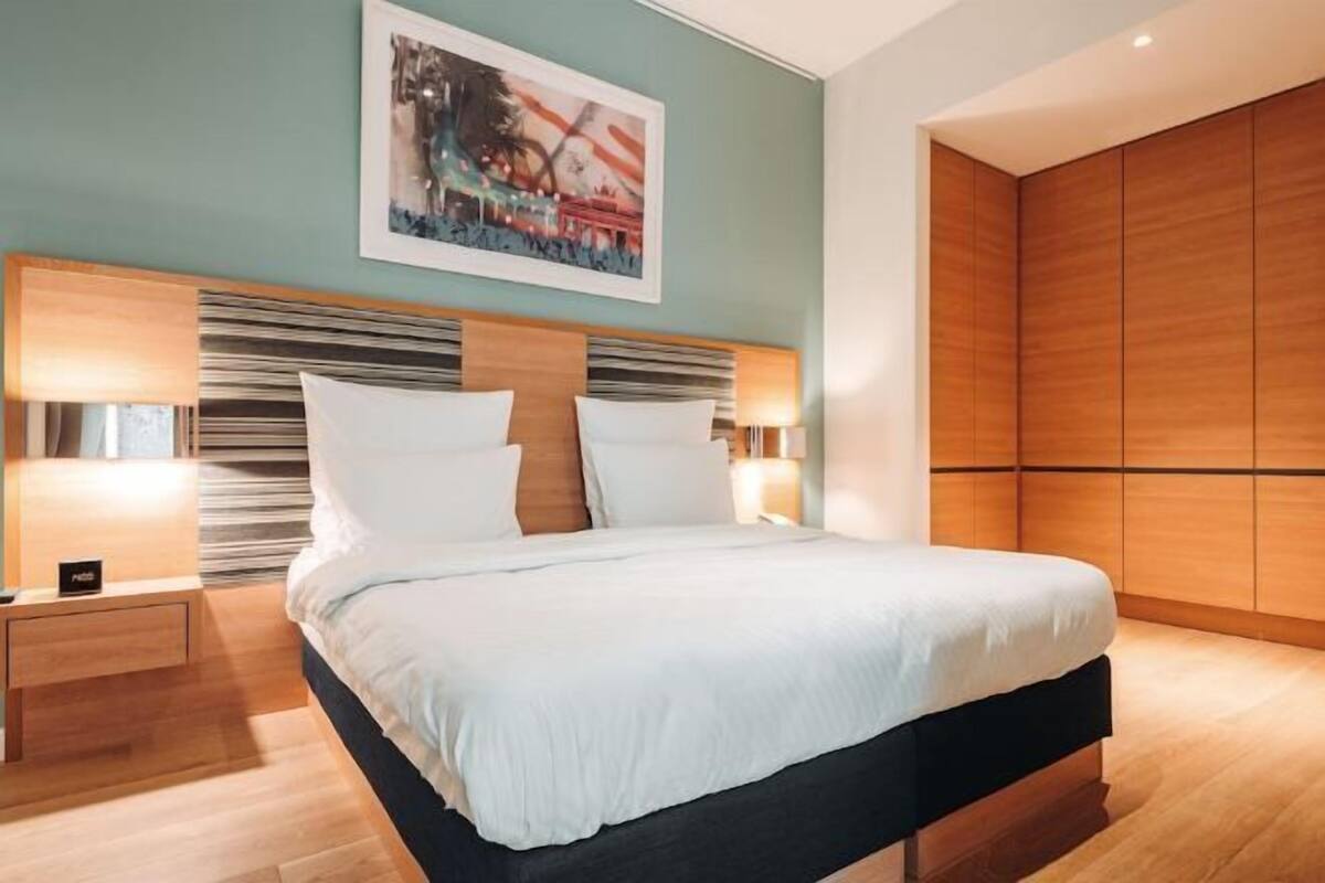 Premium bedding, minibar, in-room safe, desk