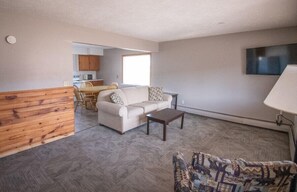 Two Room Suite, 1 Queen bed in each room, Sleeper Sofa, Kitchen | Rollaway beds, free WiFi, bed sheets - Superior Motel & Suites (Munising)