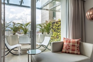 Chambre, 1 très grand lit, terrasse | Draps en coton égyptien, literie de qualité supérieure