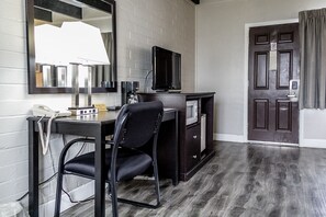 Room, 1 King Bed | Free WiFi, bed sheets