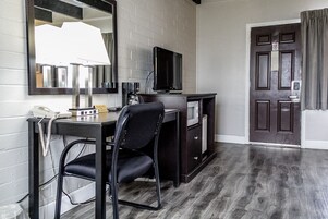 Room, 1 King Bed | Free WiFi, bed sheets