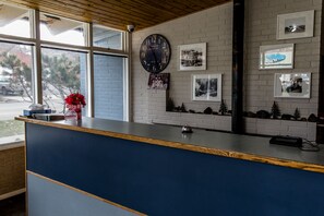 Check-in/check-out kiosk - Lakeview Lodge Motel (Lakeview)