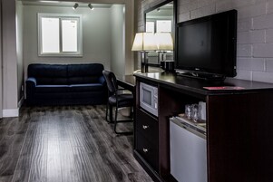 Room, 1 King Bed | Free WiFi, bed sheets