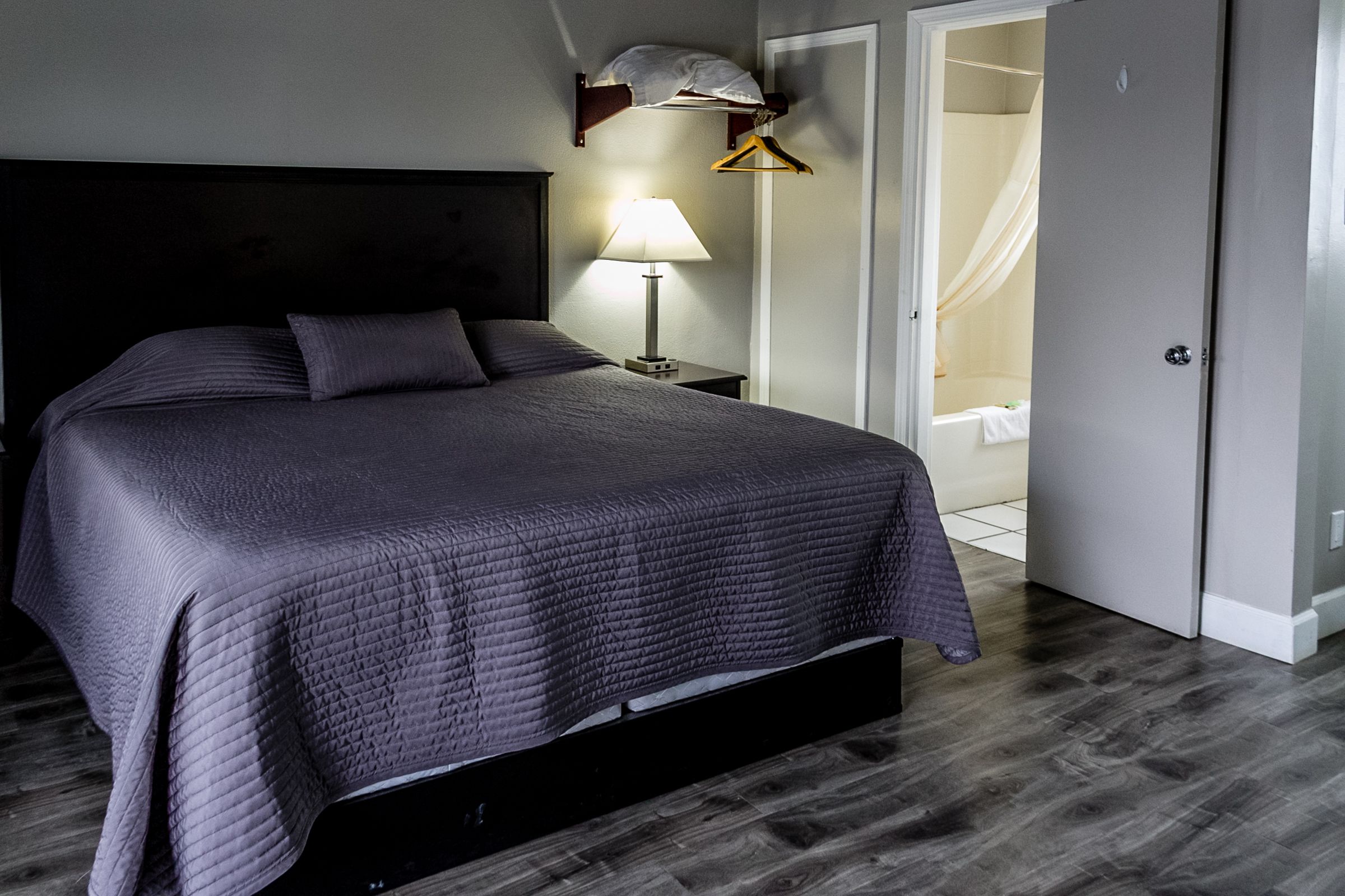 Room, 1 King Bed | Free WiFi, bed sheets