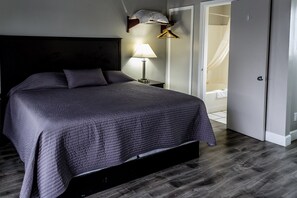 Room, 1 King Bed | Free WiFi, bed sheets