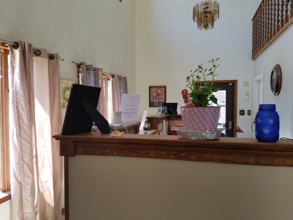 Reception - Diplomat Motel (Oakland City)