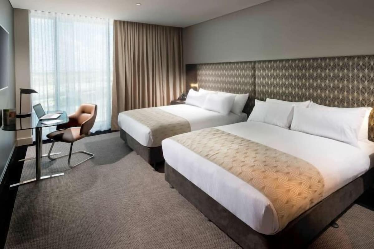 1 chambre, minibar, coffres-forts dans les chambres, bureau