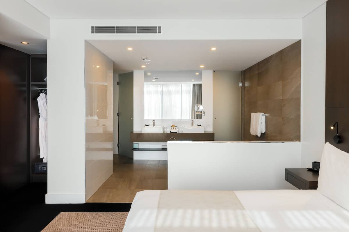 Executive Suite, 1 King Bed | 1 bedroom, minibar, in-room safe, desk