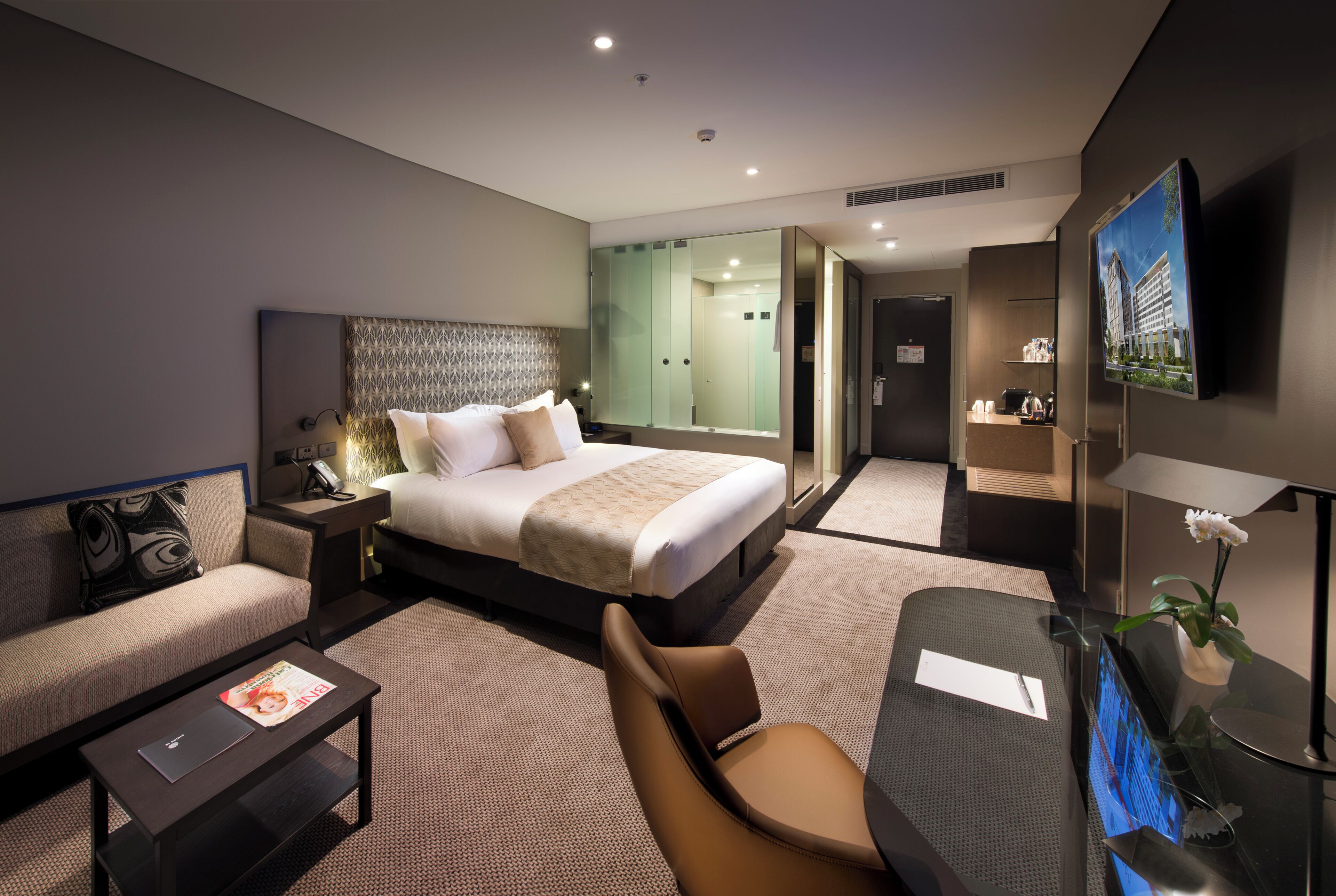 Chambre Deluxe, 1 très grand lit, accès au bar-salon (Executive) | Minibar, coffre-fort, bureau, système d’insonorisation