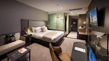 Chambre Deluxe, 1 très grand lit, accès au bar-salon (Executive) | Minibar, coffre-fort, bureau, système d’insonorisation