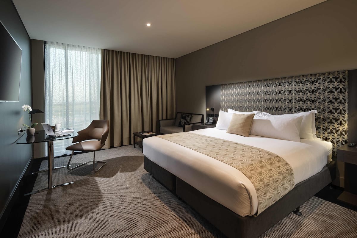 Superior Room, 1 King Bed | 1 bedroom, minibar, in-room safe, desk