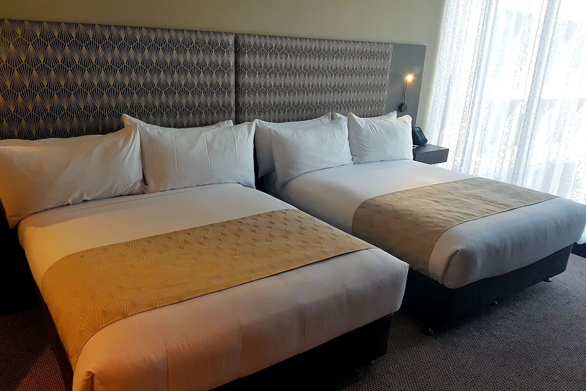1 chambre, minibar, coffres-forts dans les chambres, bureau