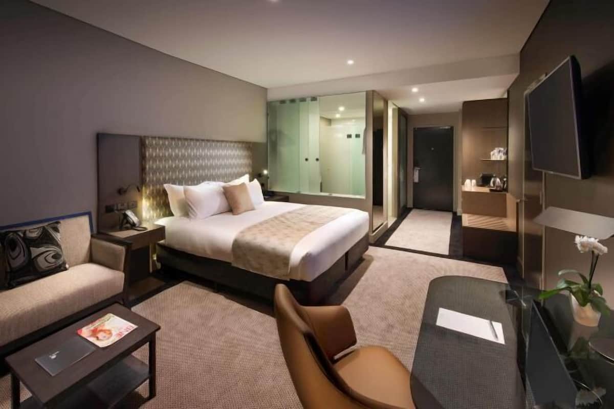 1 chambre, minibar, coffres-forts dans les chambres, bureau
