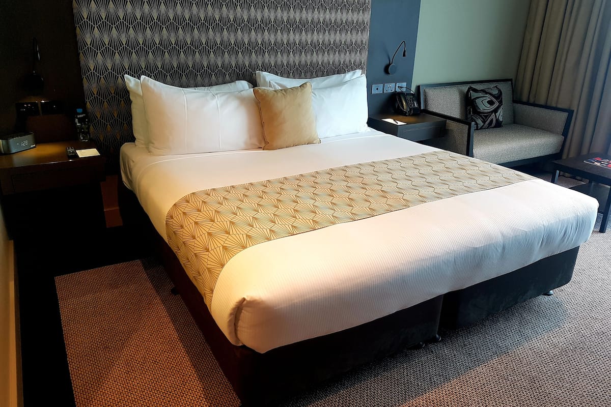superior room, 1 king bed | 1 bedroom, minibar, in-room safe, desk