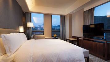 Minibar, in-room safe, desk, free cribs/infant beds