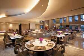 2 Restaurants, Frühstück, Mittagessen, Abendessen, chinesische Küche