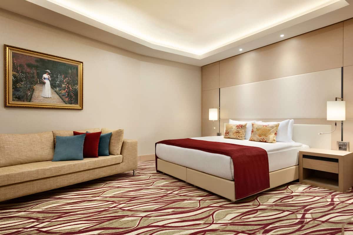 egyptian cotton sheets, premium bedding, in-room safe