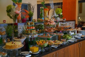 Buffet - Ramada Encore by Wyndham Kuwait Downtown (Kuwait City)