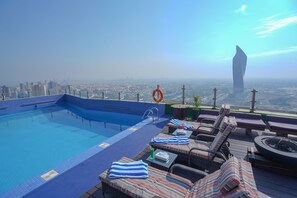 Seasonal outdoor pool - Ramada Encore by Wyndham Kuwait Downtown (Kuwait City)