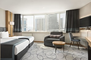 高級寝具、ミニバー、セーフティボックス (室内)、客室ごとに異なる装飾